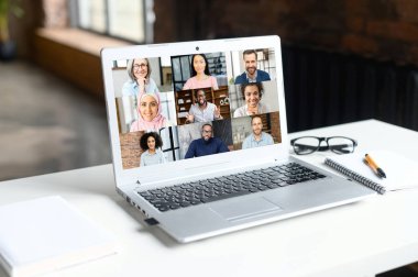 Ofis çalışanlarının video bağlantısı için uygulama