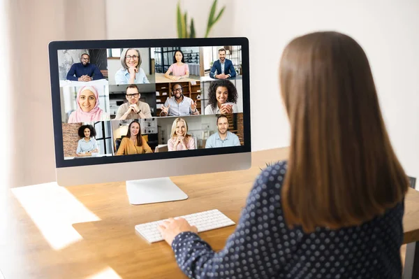 Conferência virtual na tela do computador — Fotografia de Stock