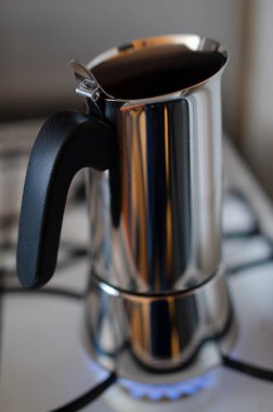 Kahve yapmak, çaydanlıkta kahve yapmak.