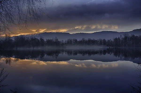 Sunrise at the lake — Stock Photo, Image