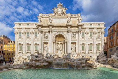 Trevi Çeşmesi Roma 'nın en büyük ve en ünlü çeşmelerinden biridir ve dünyanın en ünlü çeşmelerinden biridir..