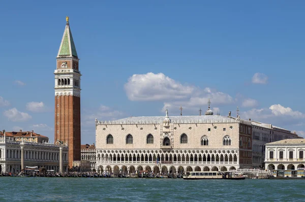 Widok Laguny Weneckiej Pałacu Dożów Dzwonnicy San Marco — Zdjęcie stockowe