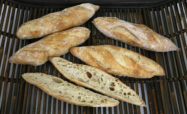 用传统的方法烤制的面包 — 图库照片