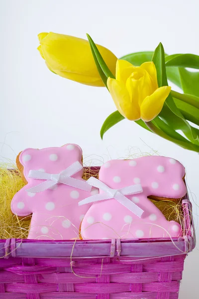 Eester gingerbreads and tulips — Stock Photo, Image