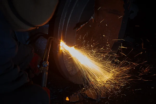 Welder worker is welding — Stock Photo, Image