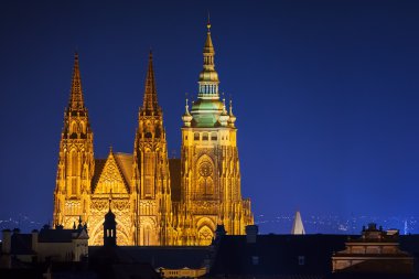 hradcany twilight sırasında Prag Kalesi ile