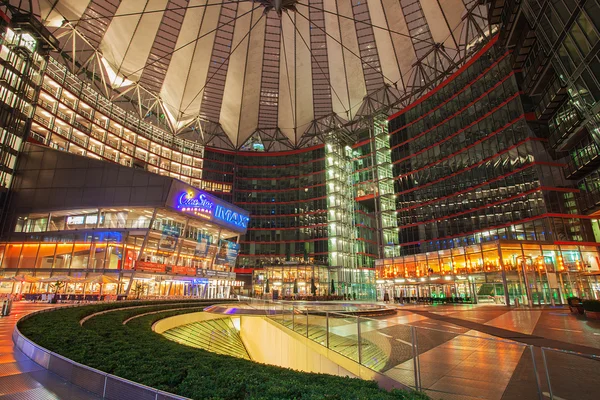 Sony Center em Potsdamer Platz à noite — Fotografia de Stock