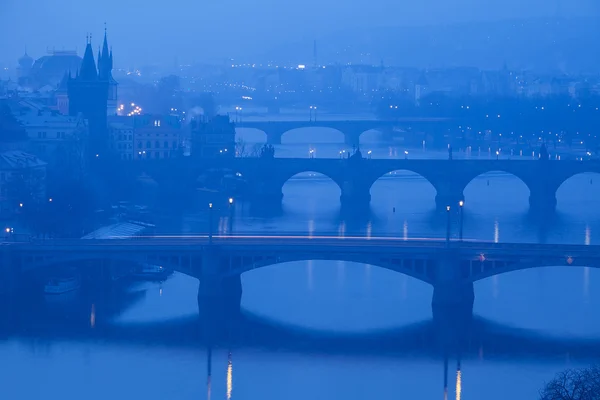 Praha, pohled z Letné na Karlově mostě — Stock fotografie