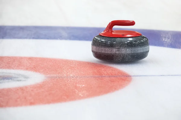 Curling rockson lodu — Zdjęcie stockowe