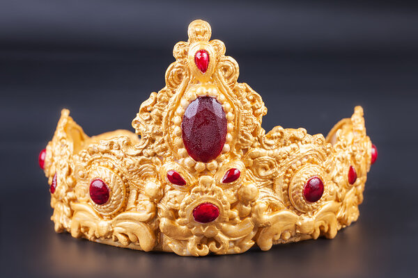 Корона - вкусный роскошный именинный торт
