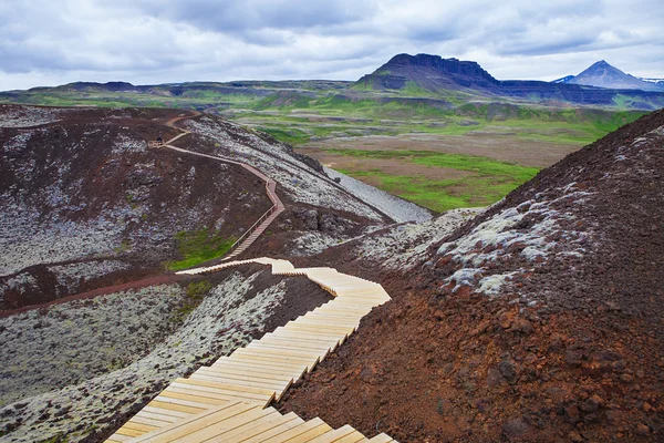 Вид на Граброкарсоплю из кратера Граброк, Исландия — стоковое фото