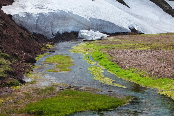 Smeltende gletsjers in nationaal park Landmannalaugar, IJsland — Stockfoto
