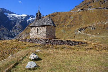 Grossglockner Hochalpenstrasse üzerinde küçük Şapel
