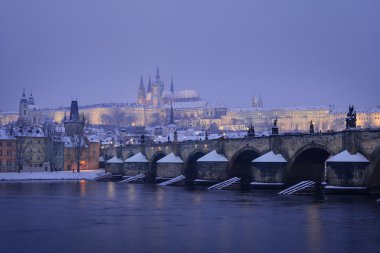 Charles Köprüsü ve Prag lavka castle