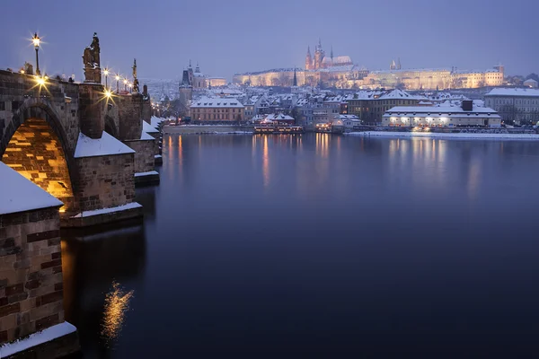 Prag Kalesi ile Charles Bridge, Çek Cumhuriyeti — Stok fotoğraf