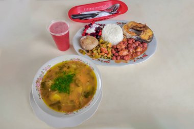 Geleneksel Kolombiya mutfağı, ev yapımı öğle yemeği.