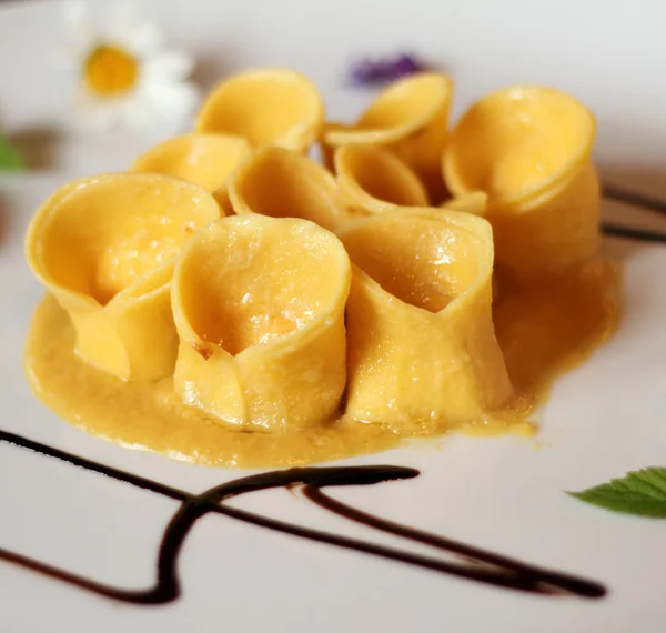 Elegant ready pasta — Stock Photo, Image