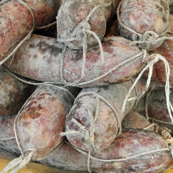 Embutidos de fresno en el mercado toscano —  Fotos de Stock