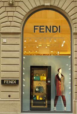 ünlü lüks alışveriş Fendi butik