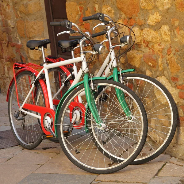 Велосипеди пофарбовані в кольори Італії — стокове фото