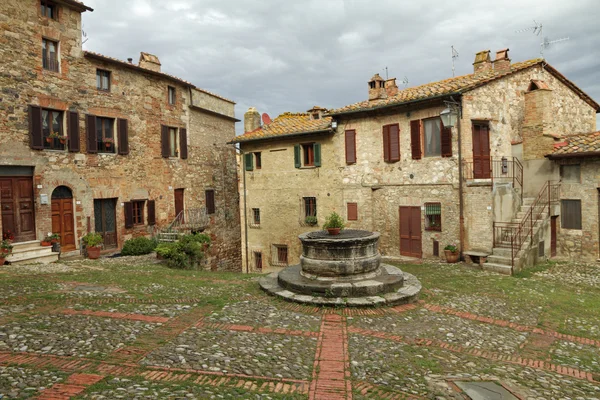 Praça italiana pitoresca — Fotografia de Stock