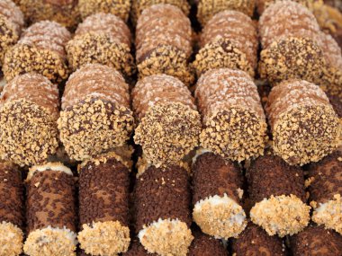 Cannoli krema ve çikolata ile