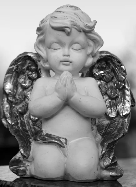 Praying angelic figurine — Stock Photo, Image