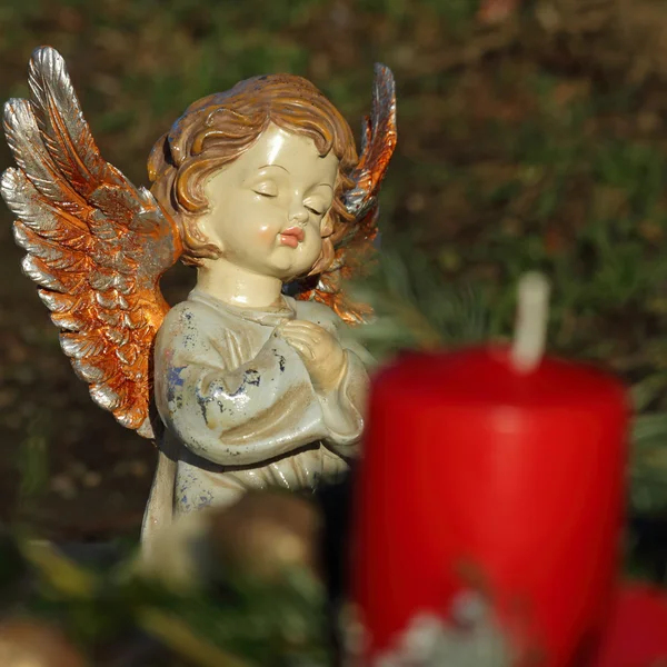 Engelachtige keramische beeldje — Stockfoto