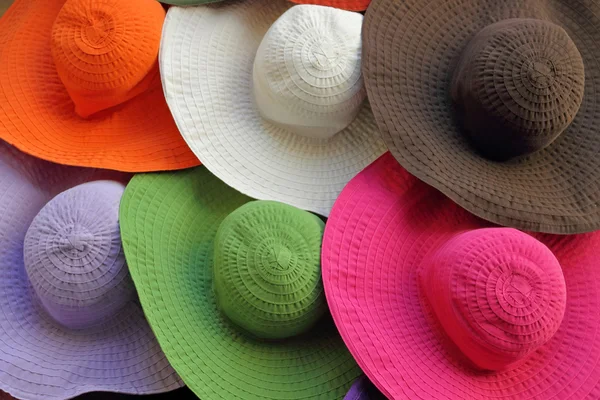 Kleurrijke zomer hoeden — Stockfoto