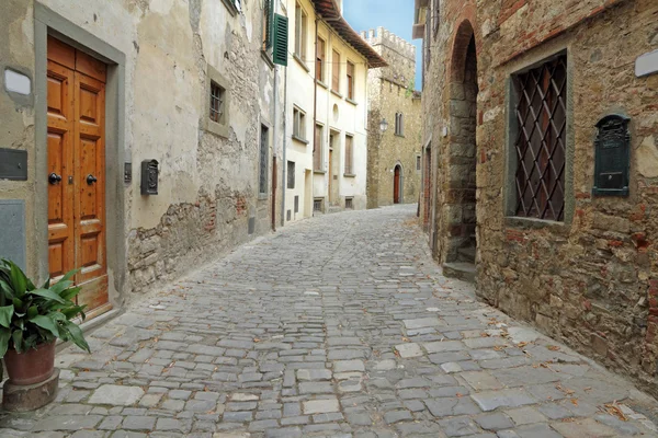 Paved narrow street — Stock Photo, Image