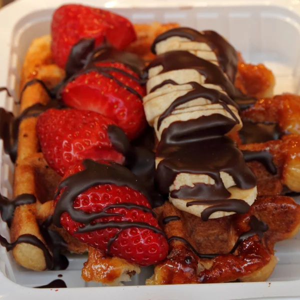 Belgian waffles with strawberries — Stock Photo, Image