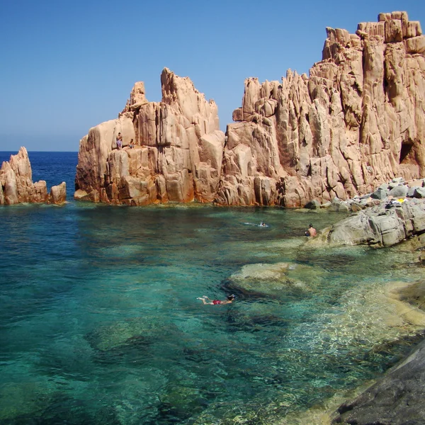 Sardinie s tyrkysovým mořem — Stock fotografie
