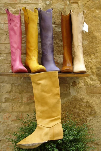 Wyświetlacz kolorowy buty — Zdjęcie stockowe