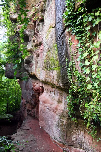 Rocas de arenisca roja en el Bosque Palatinado — Foto de Stock