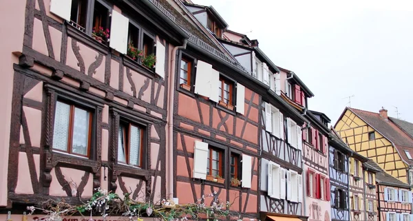 Maisons colorées à colombages en Alsace — Photo