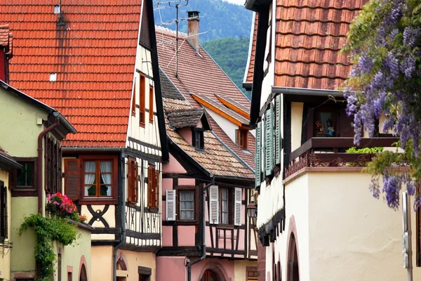 Bunte Fachwerkhäuser im Elsass — Stockfoto