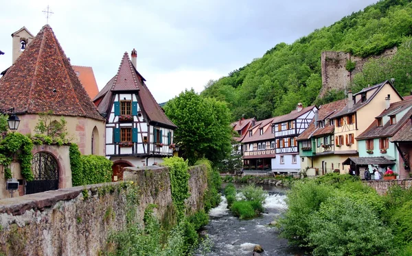 Maisons colorées à colombages en Alsace — Photo