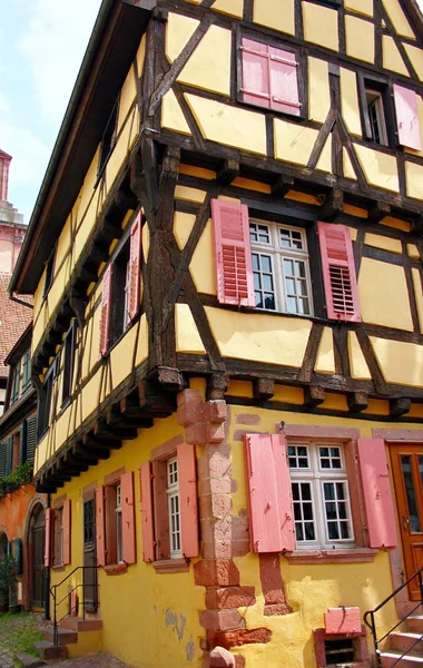 Maisons colorées à colombages en Alsace — Photo