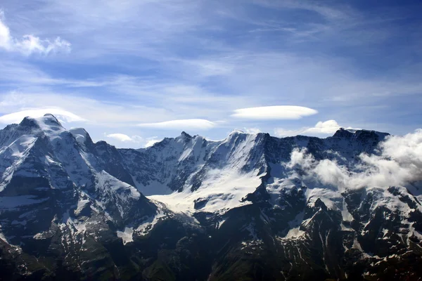 Montanhas no Oberland Bernês — Fotografia de Stock