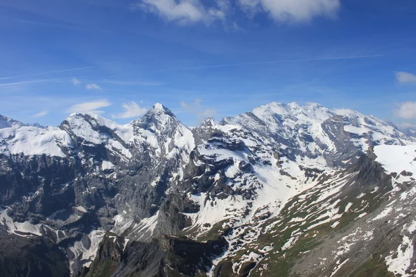 Berge im Berner Oberland — Stockfoto