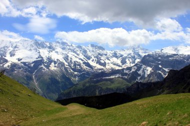 Bernese Oberland 'deki Dağlar