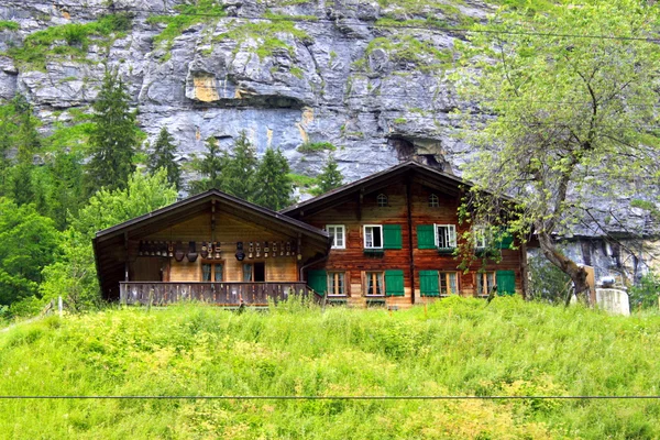 Casa rural en las montañas —  Fotos de Stock