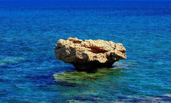 Rock in the sea — Stock Photo, Image