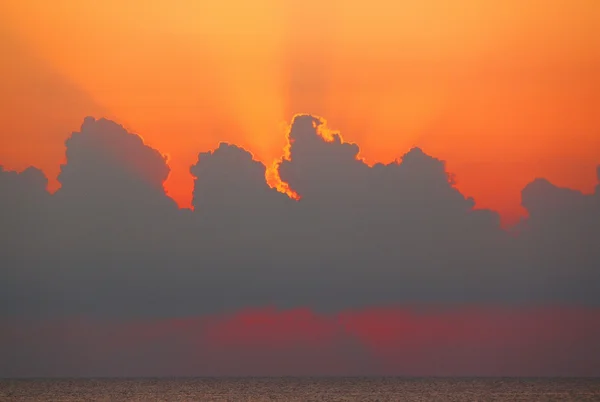 Sunrise Kıbrıs üzerinde — Stok fotoğraf
