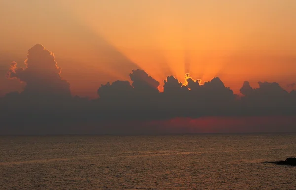 Sunrise Kıbrıs üzerinde — Stok fotoğraf