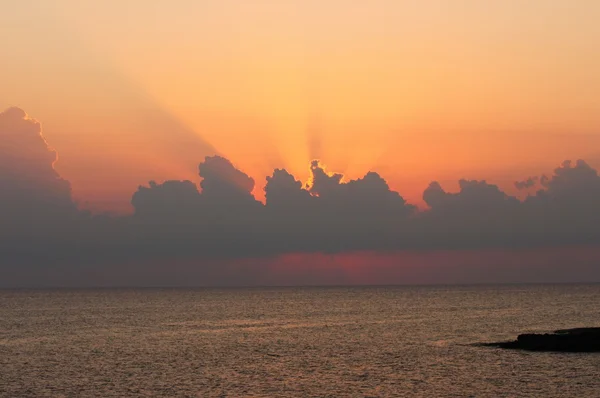 Sunrise Kıbrıs üzerinde — Stok fotoğraf