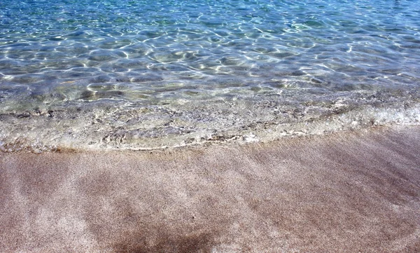 ビーチで透き通った海の水 — ストック写真