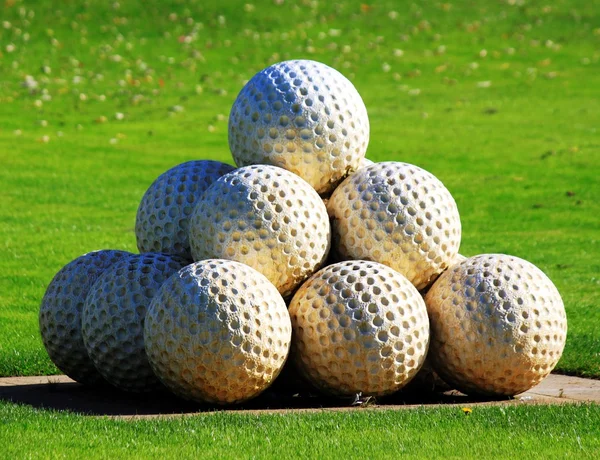 Pyramide de balles de golf — Photo