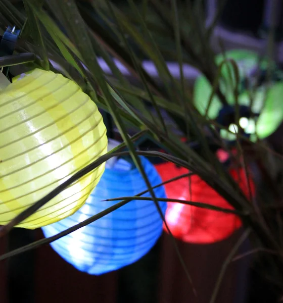 Bahçe partisi için renkli lampions — Stok fotoğraf