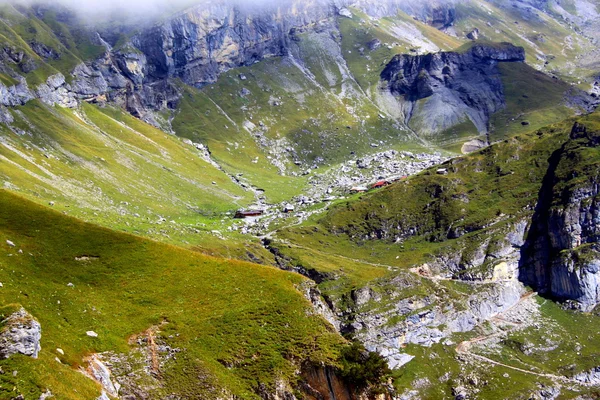 Nas altas montanhas da Suíça — Fotografia de Stock